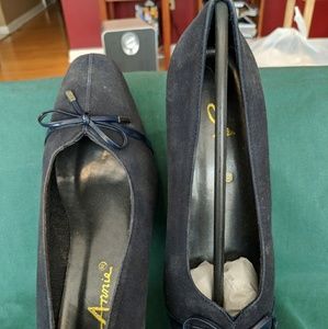 NWOT Annie Navy blue shoes Size 6.5
